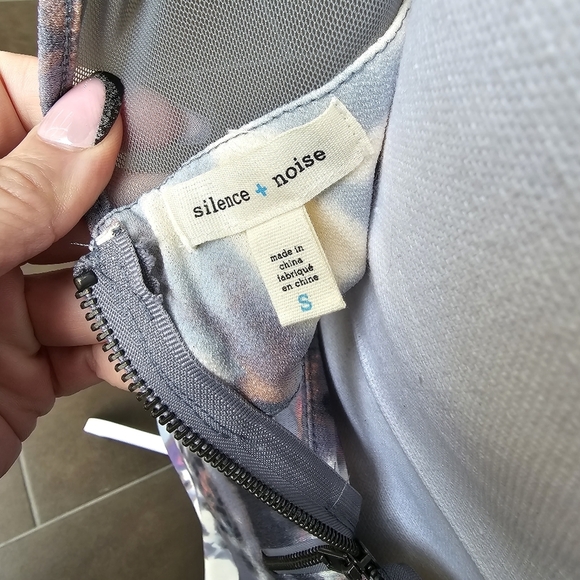 Urban Outfitters ✦ Marbled Cut-Out Mini Dress ✦ Silence + Noise Sz S EUC - Picture 13 of 16